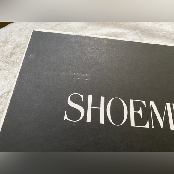 Neon Pink Shoemint Pumps - Picture 4 of 11